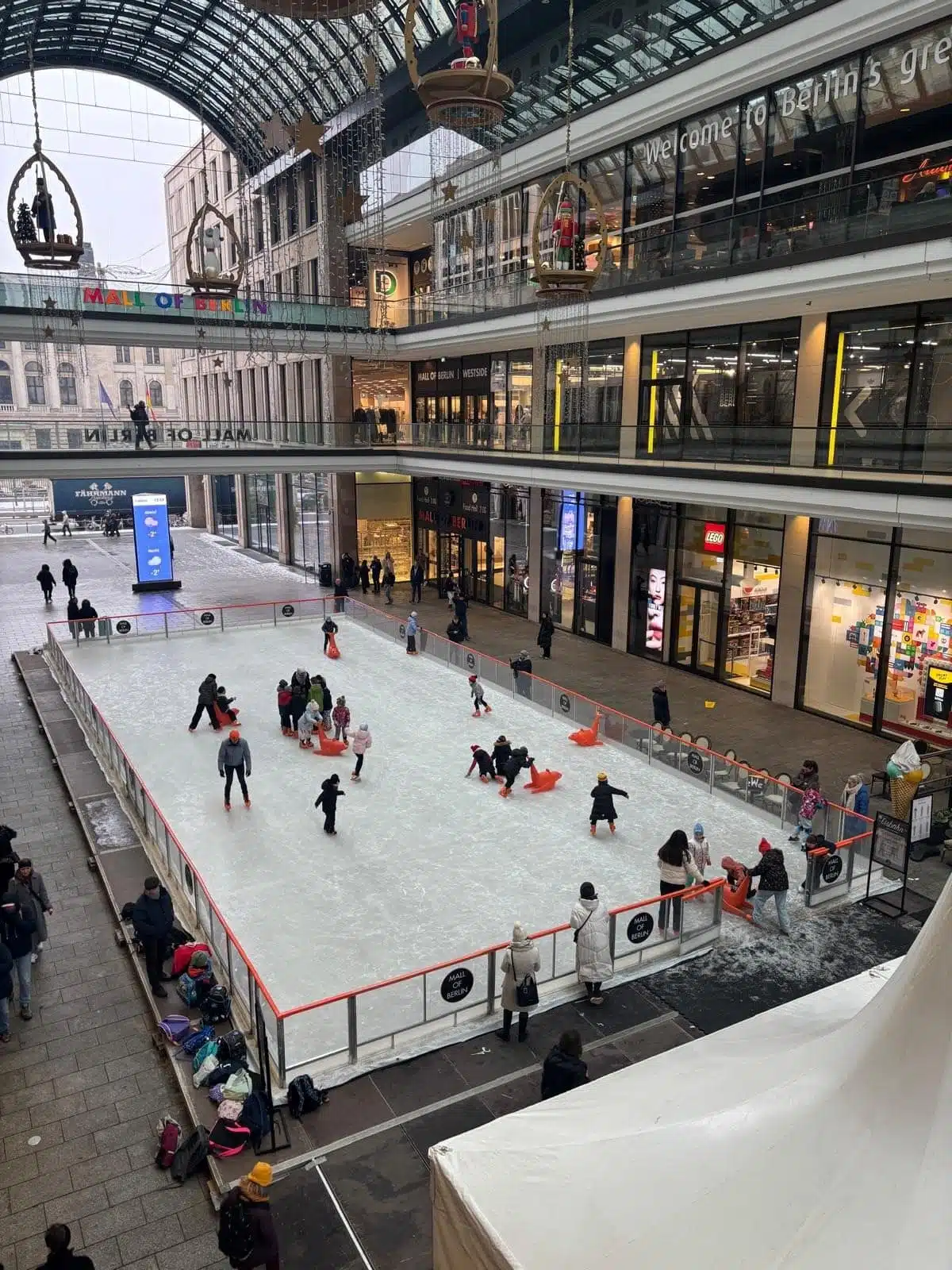 ice world eisbahn mall of berlin